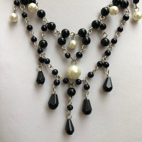 Black & white bead necklace - Picture 2 of 5